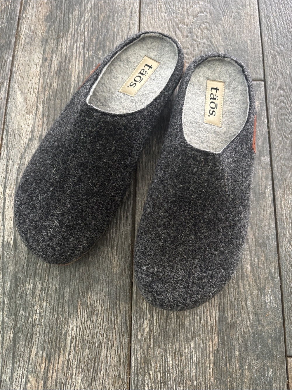 Taos Footwear Womans Charcoal Gray Felt Slip-On Clogs